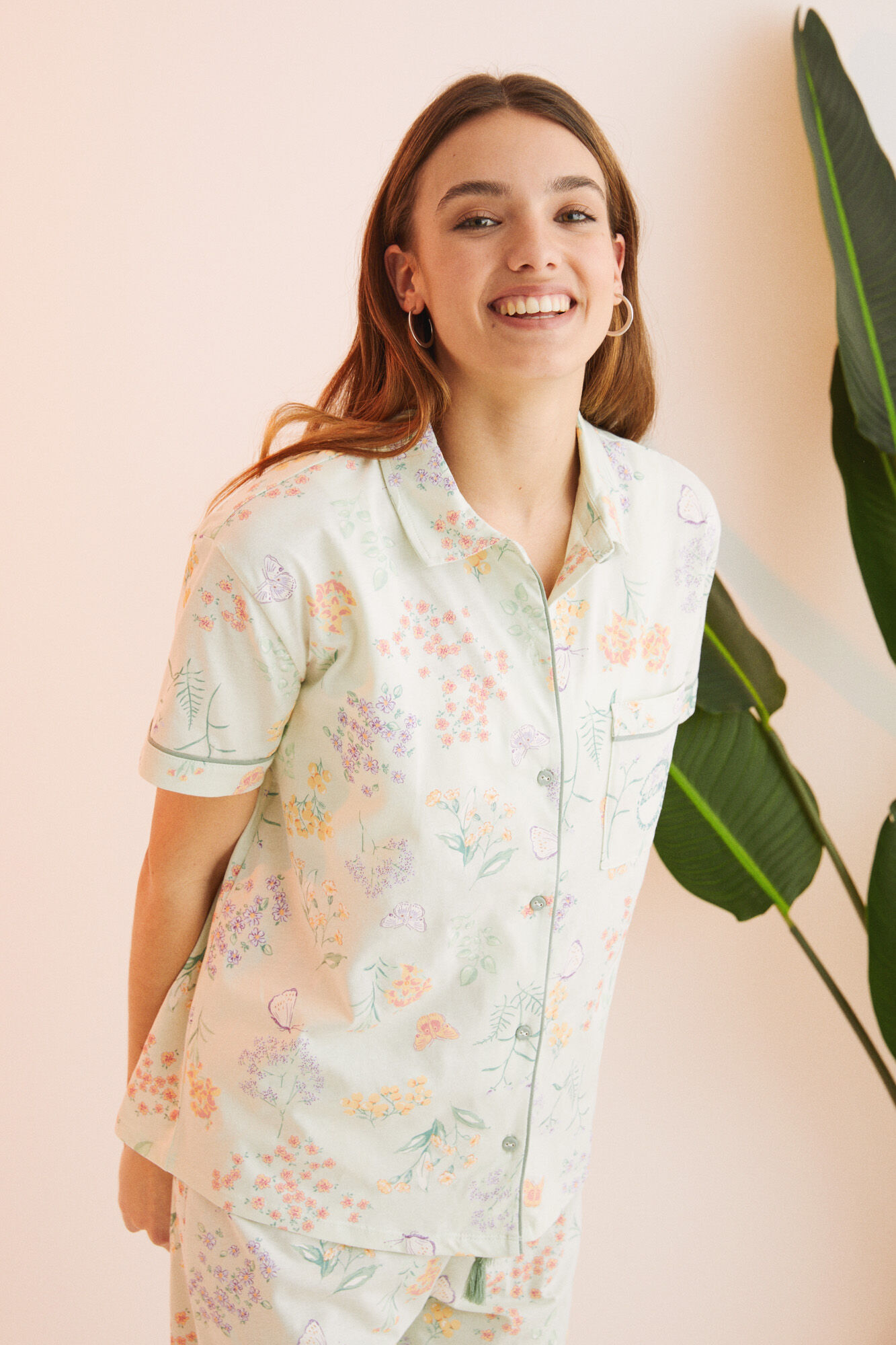 Pijama estilo camisa 100% algodão com estampa floral verde