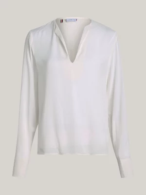 Blusa crepe com decote em V e modelagem solta.