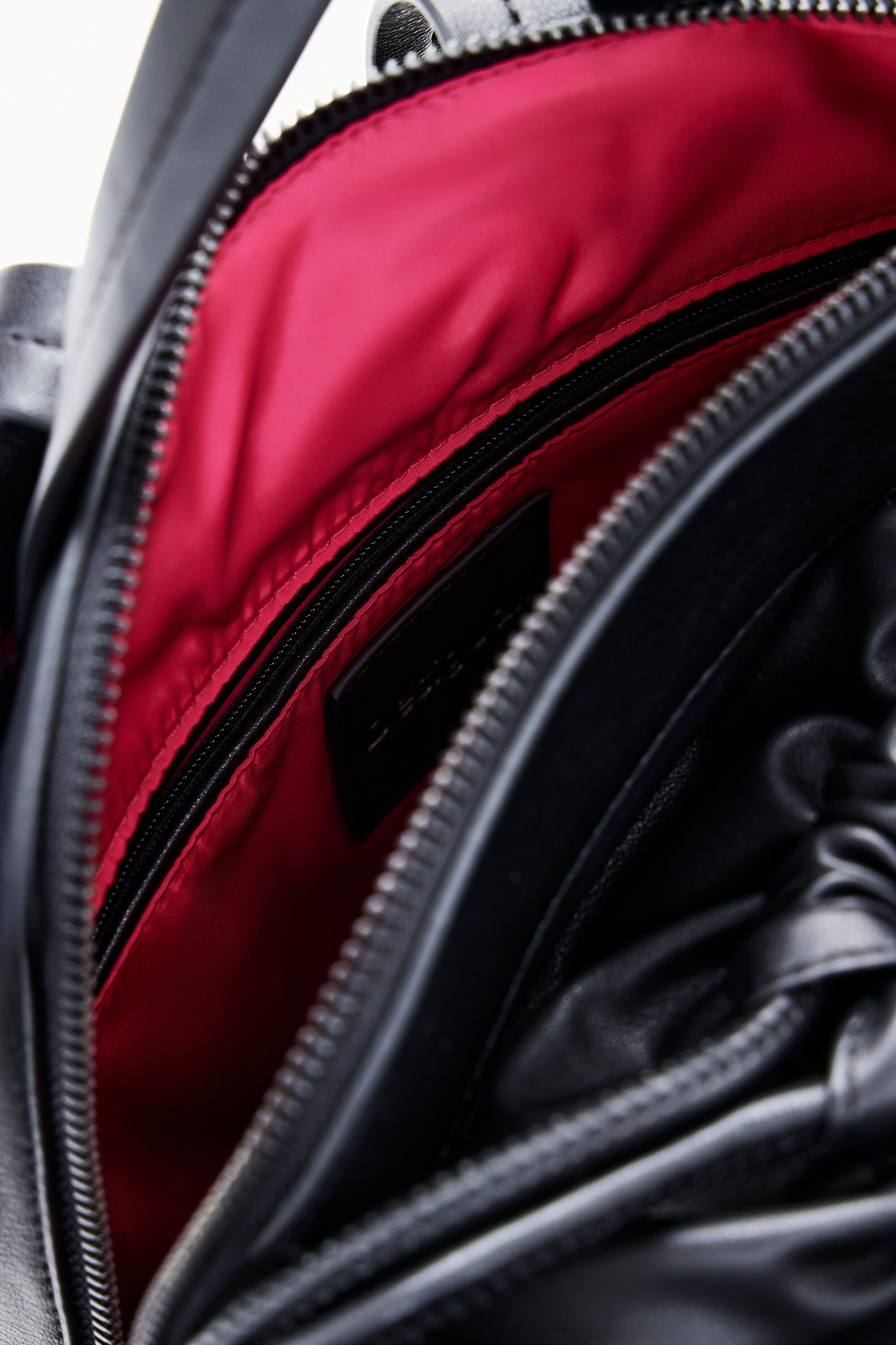 Mochila acolchoada com costuras, tamanho P