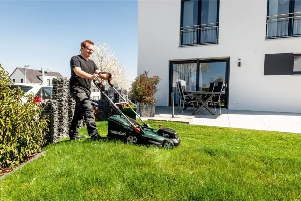 Metabo RM 36-18 LTX BL 36 - Græsslåmaskine - ledningfri - 18 V - 4000 opm - 36 cm - 12.6 kg - SOLO