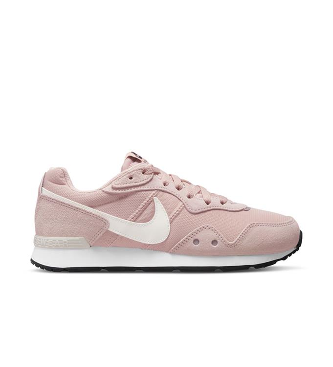 Nike Women Venture Runner Sneakers
