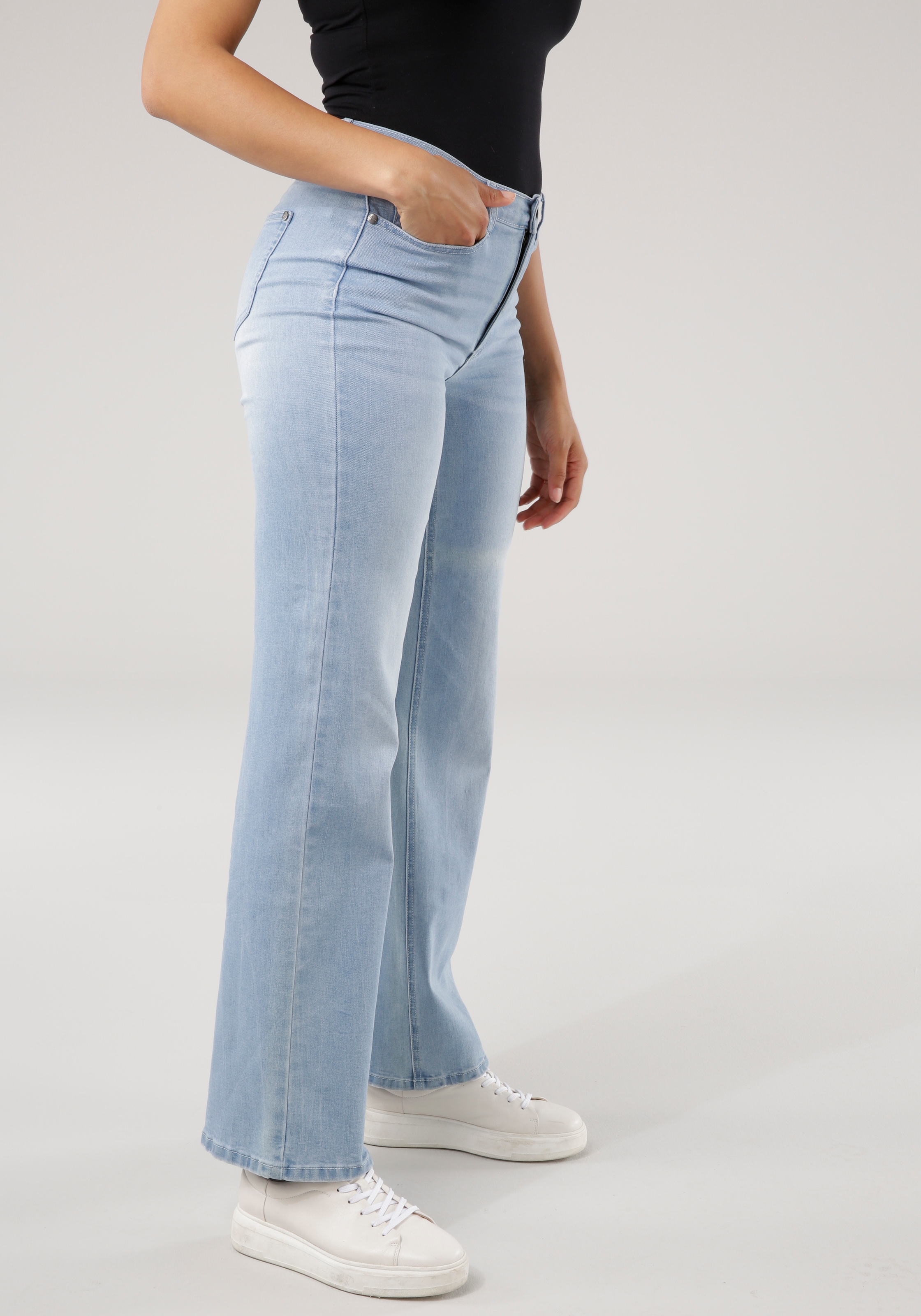 Tamaris Weite Jeans , figurbetonte Passform,  mit Eingrifftaschen,  hohe Leibhöhe