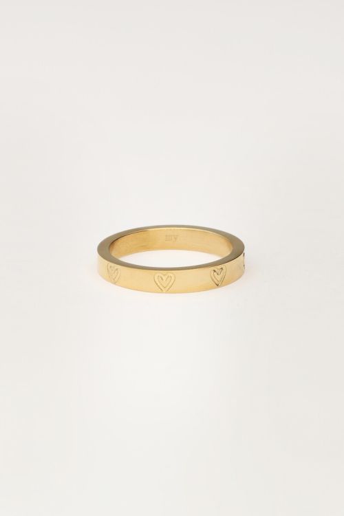 Ring met gegraveerde hartjes
