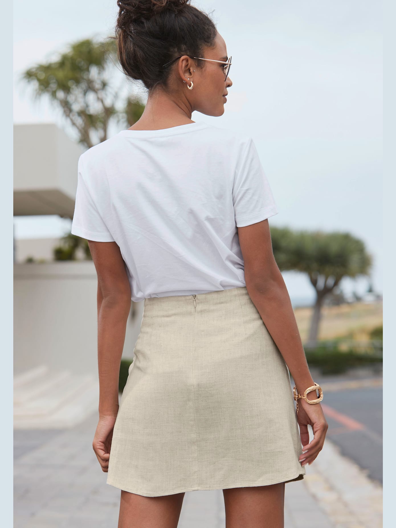 Mini-jupe look tendance avec laçage décoratif