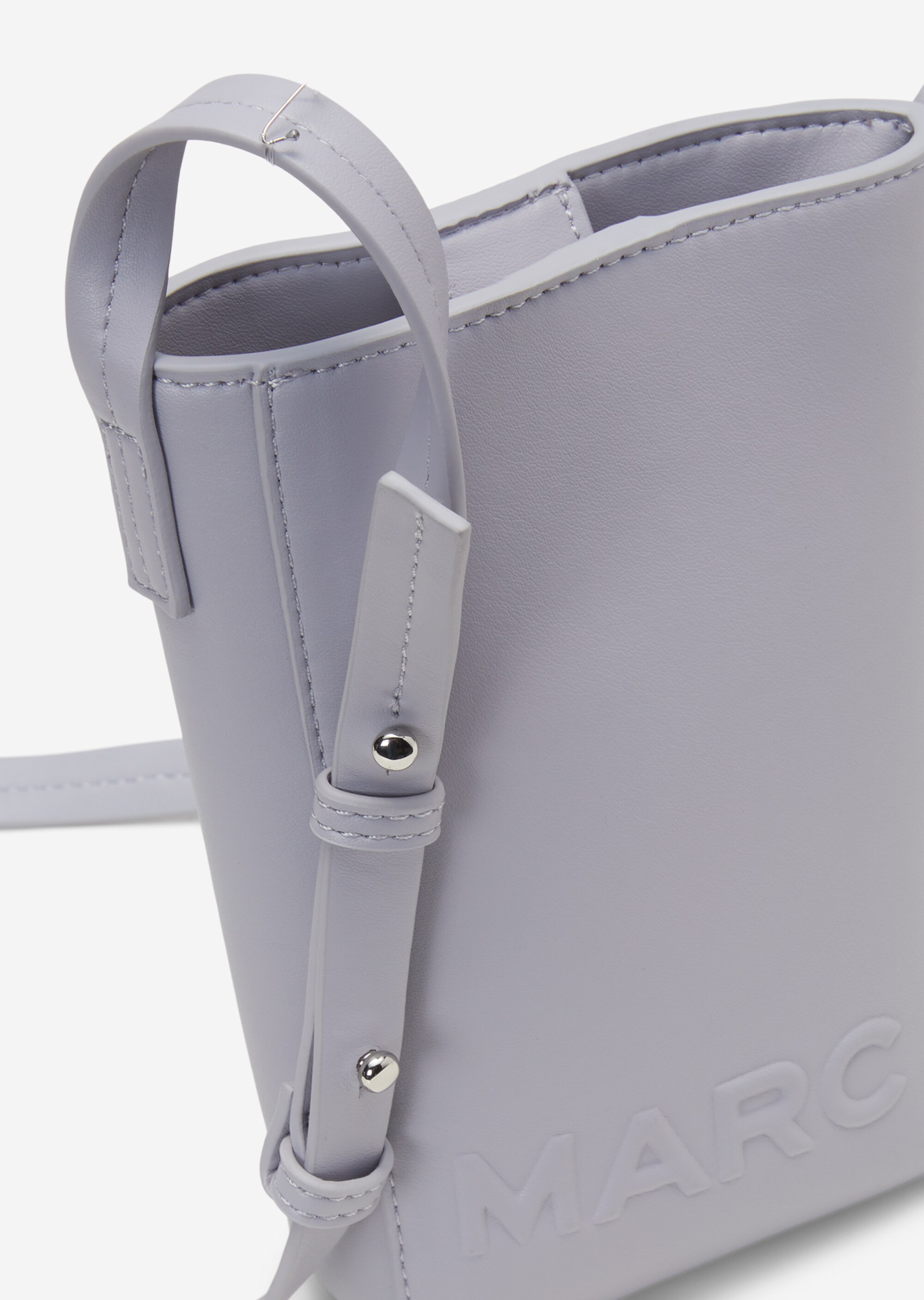 Smartphone-Tasche aus einer Lederalternative aus recyceltem Polyester