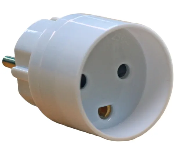 MicroConnect - Stikadapter - Type F (hun) til Type K (han) - AC 230 V - 16 A - hvid