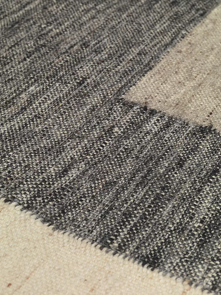 FERM LIVING Teppich COUNTER RUG 200x300 Charcoal Off-white  bunt