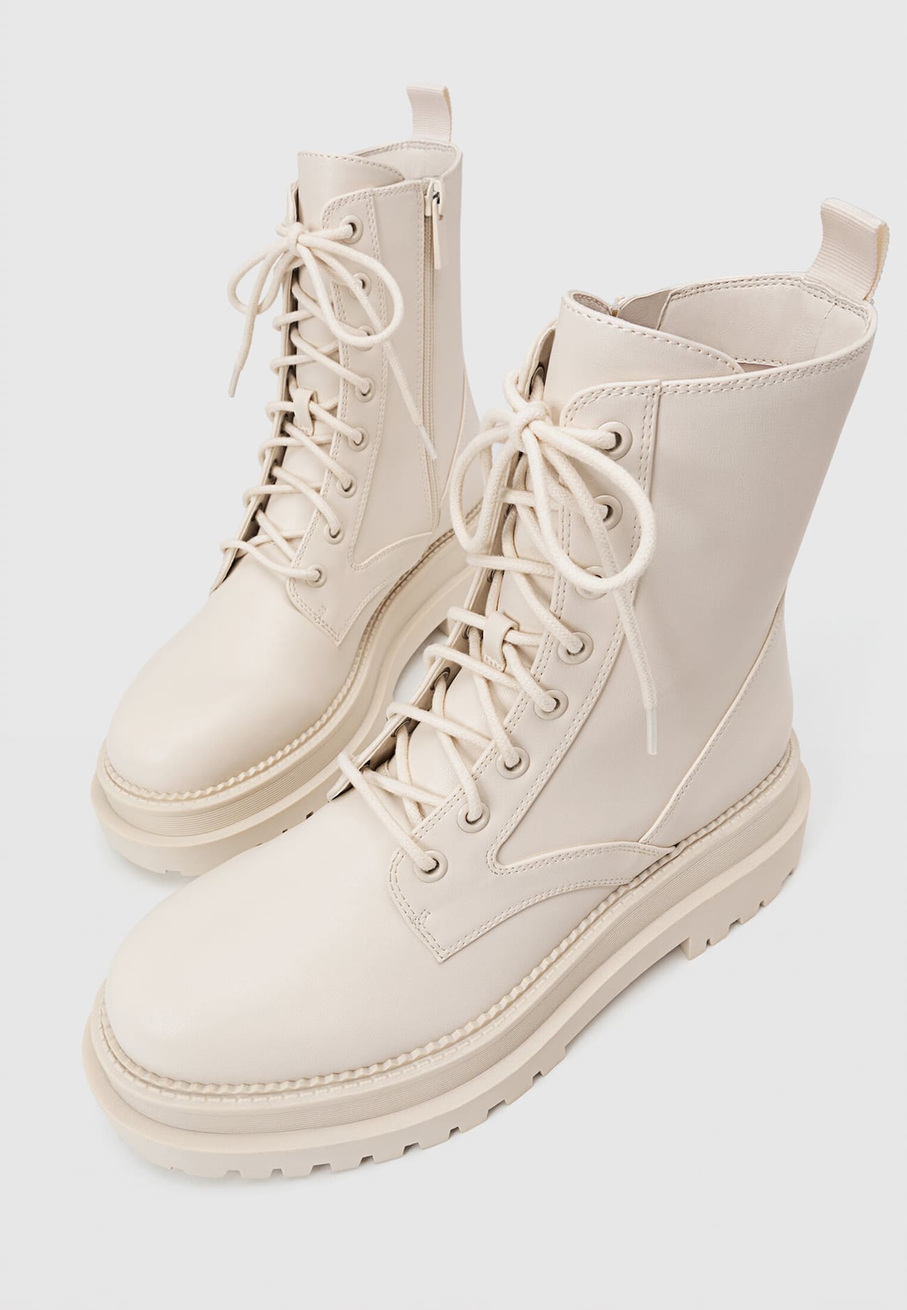 Botas de cano curto sem cadarço