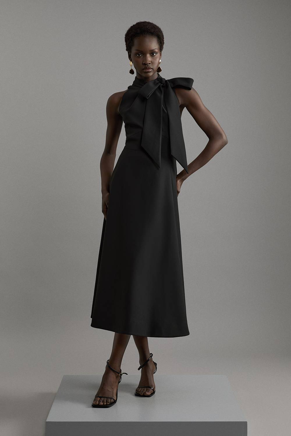 KarenMillen Robe midi à jupe complète en stretch compact avec nœud au col