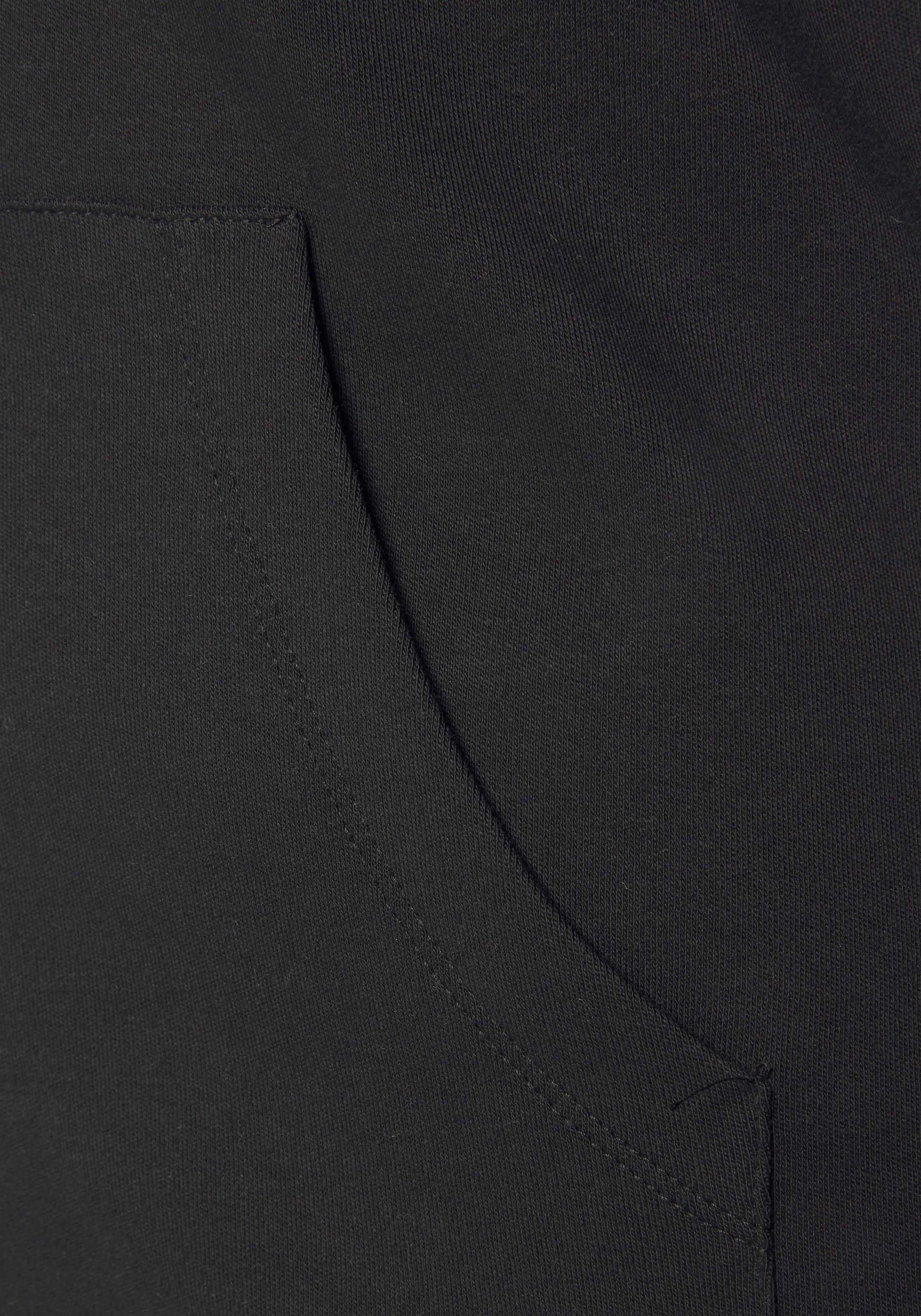Bench. Loungewear Sweatjacke , mit glänzender Logostickerei am Stehkragen, Loungeanzug