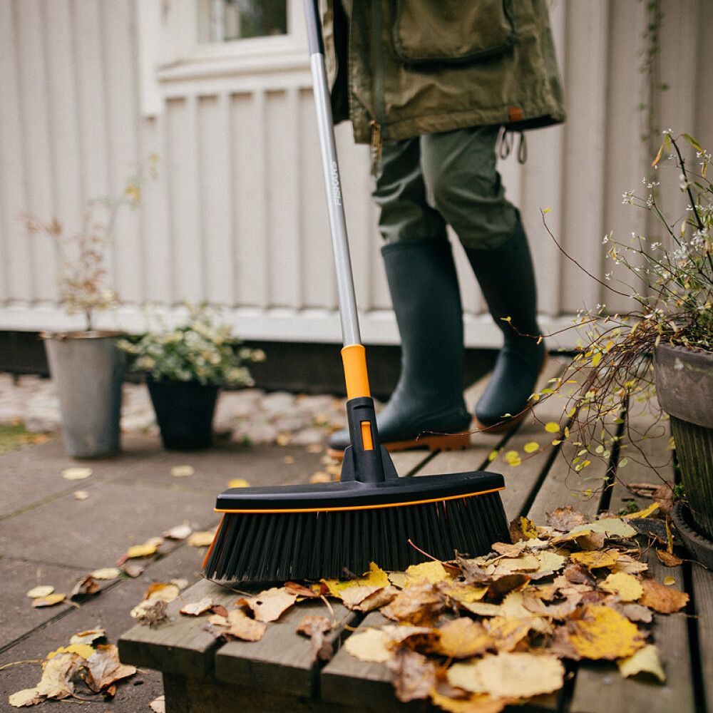 BØRSTE FISKARS ERGONOMIC 171CM