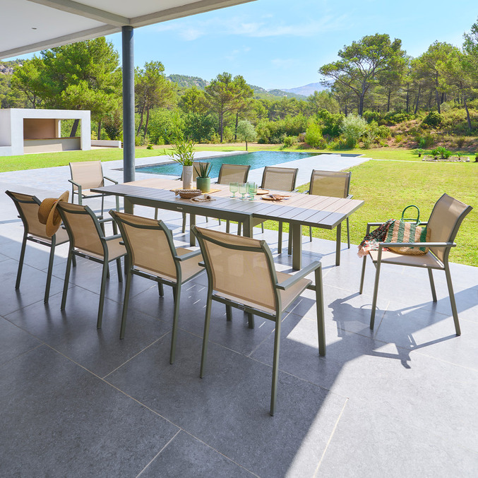 Ensemble table de jardin extensible ÉVASION + 10 fauteuils empilables ESSENTIA Laurier & Lin