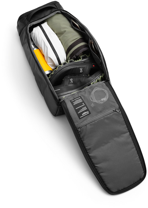 Hugger Backpack 25L Black Out