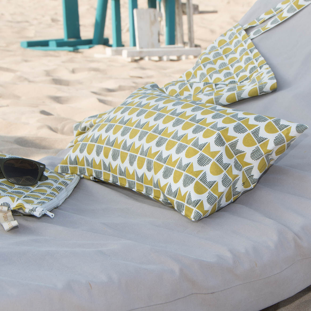 Febronie Coussin de plage en Coton Skandi jaune/kaki - 40x25 cm