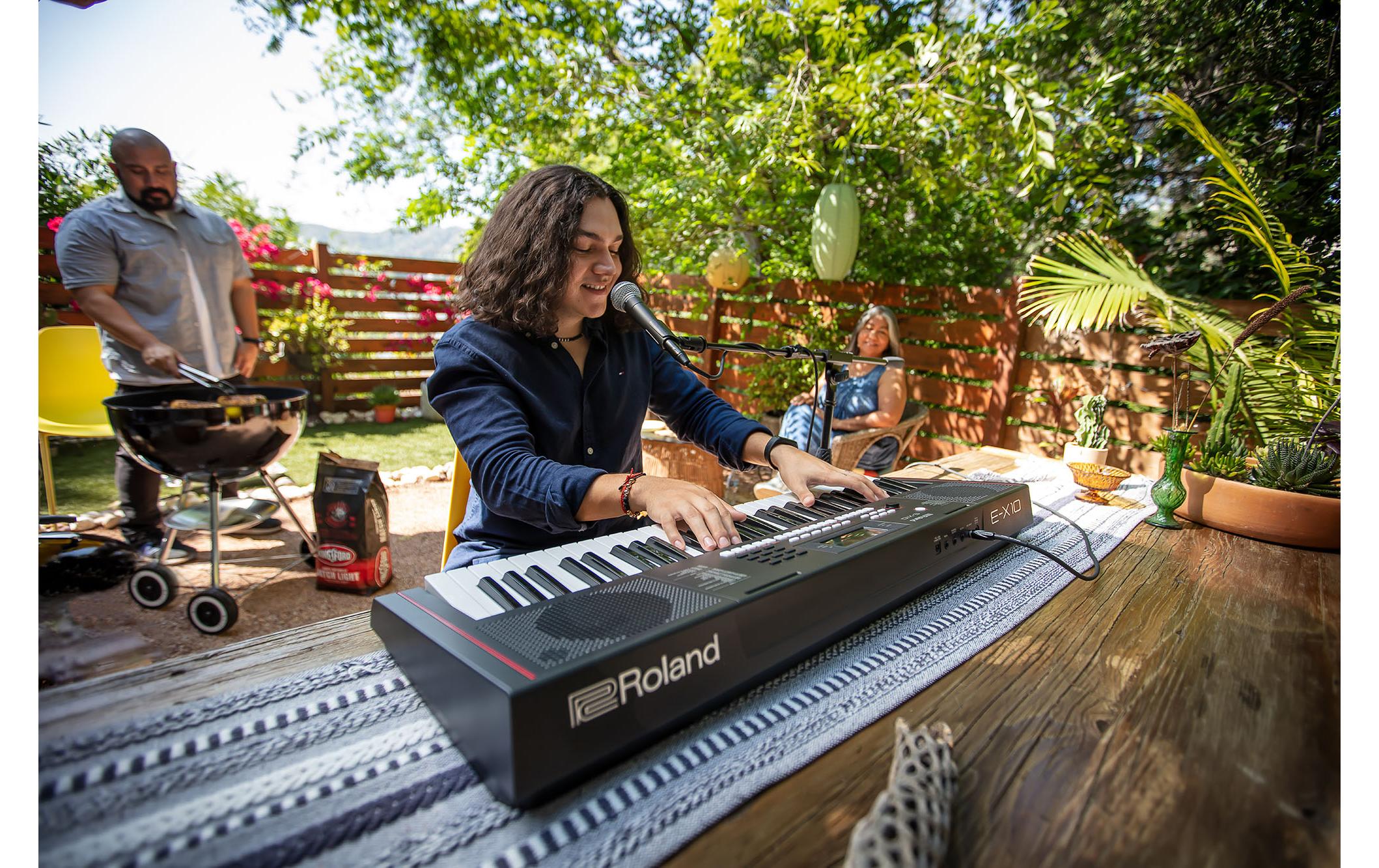 Keyboard E-X10<br>Modernes, tragbares Keyboard mit besonderer Qualität