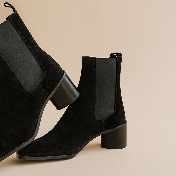 Boots à talons moyens, bouts carrés et é...  en croute noir
