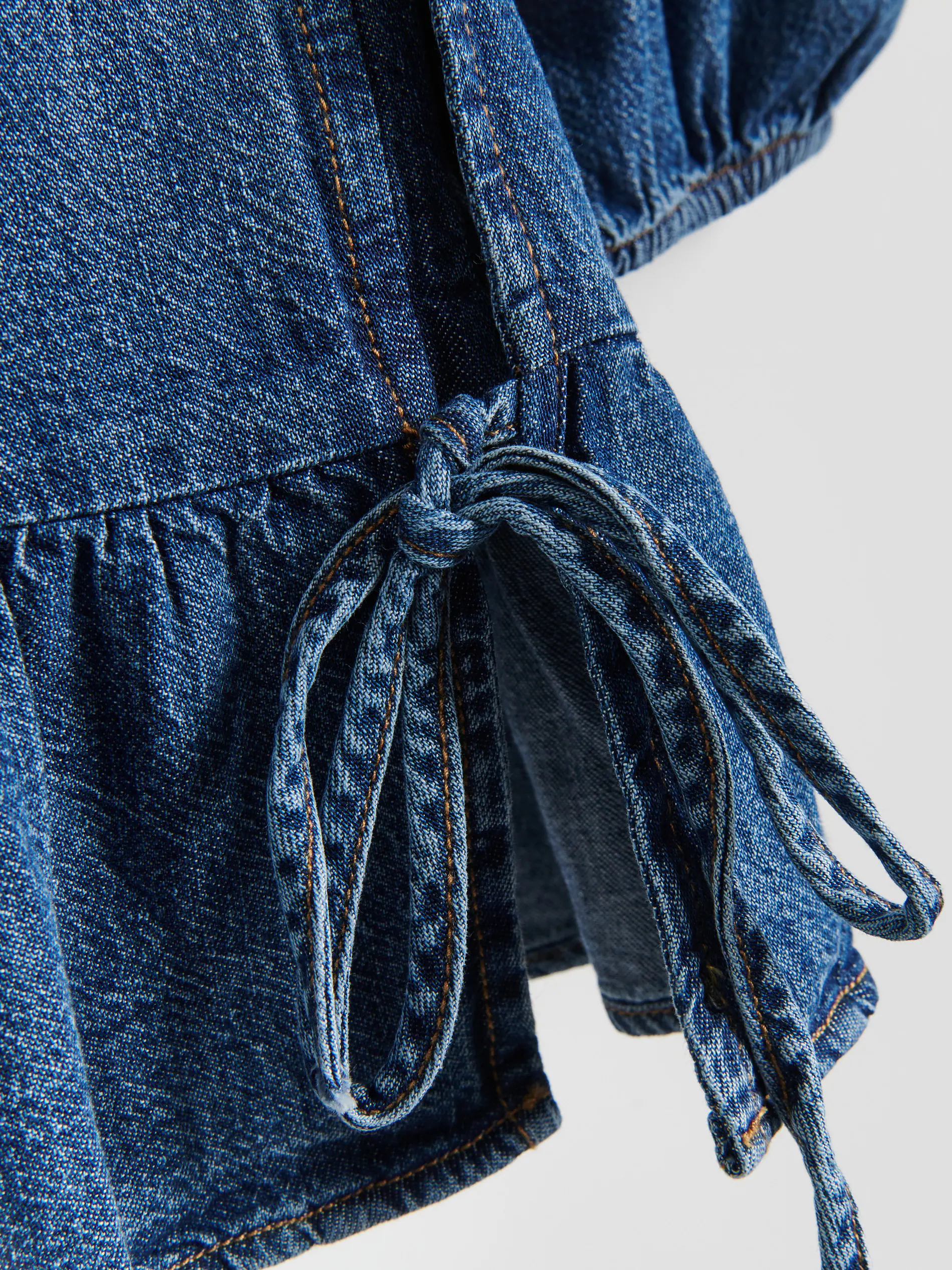 Bluse mit Bindedetail