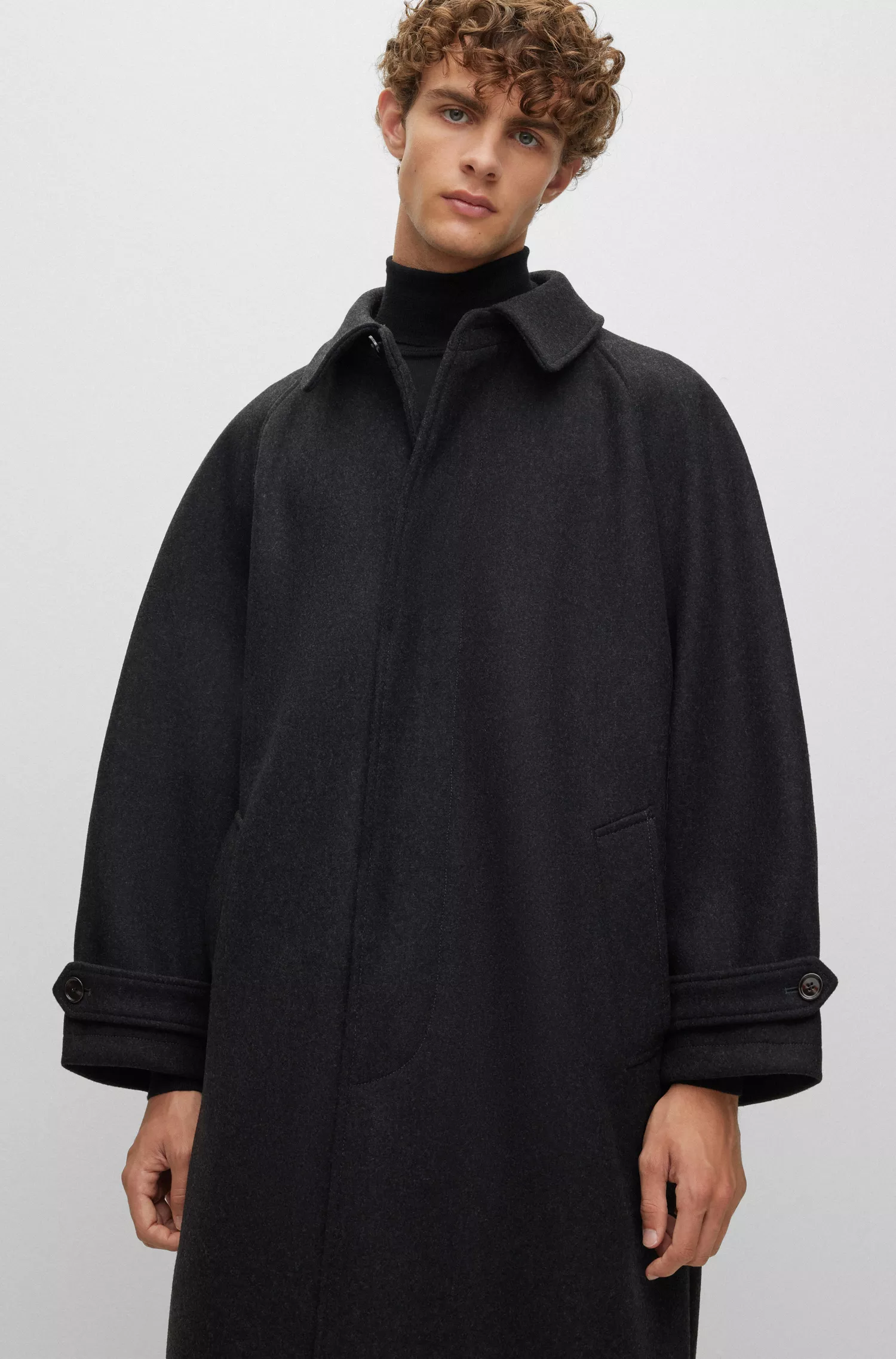 Casaco BOSS preto de corte regular em lã virgem e cashmere.