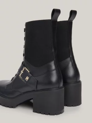 Botas de couro com detalhes em cinto