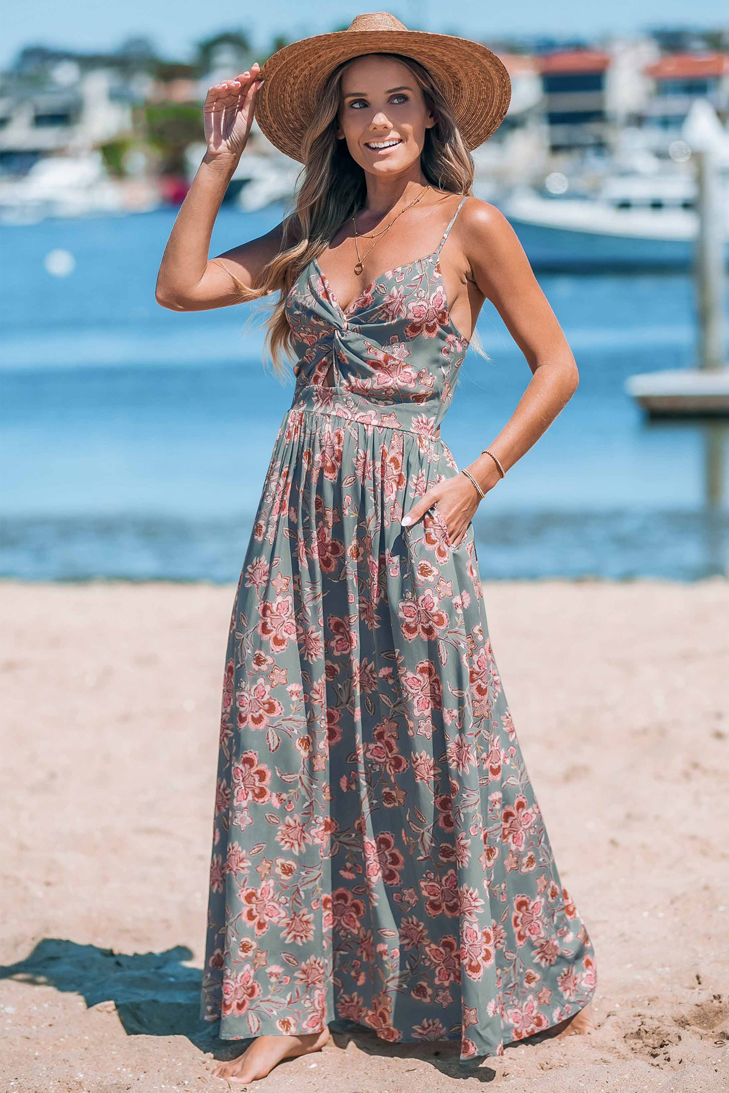 Robe maxi fleurie avec col en cœur torsadé avec trou de serrure