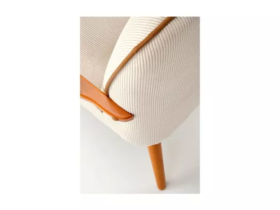 Fauteuil lounge en tissu beige avec pieds en bois de noyer GAEL