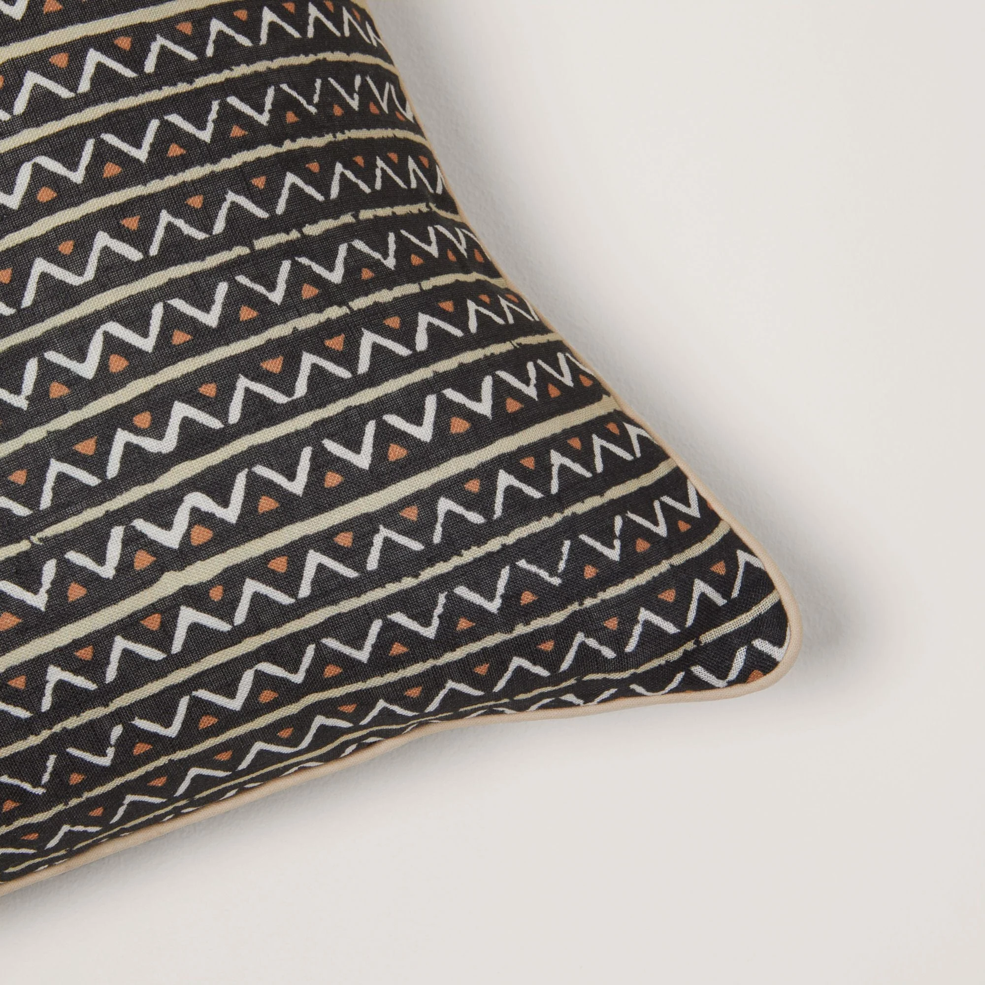 MALIA - Housse de coussin | Noir