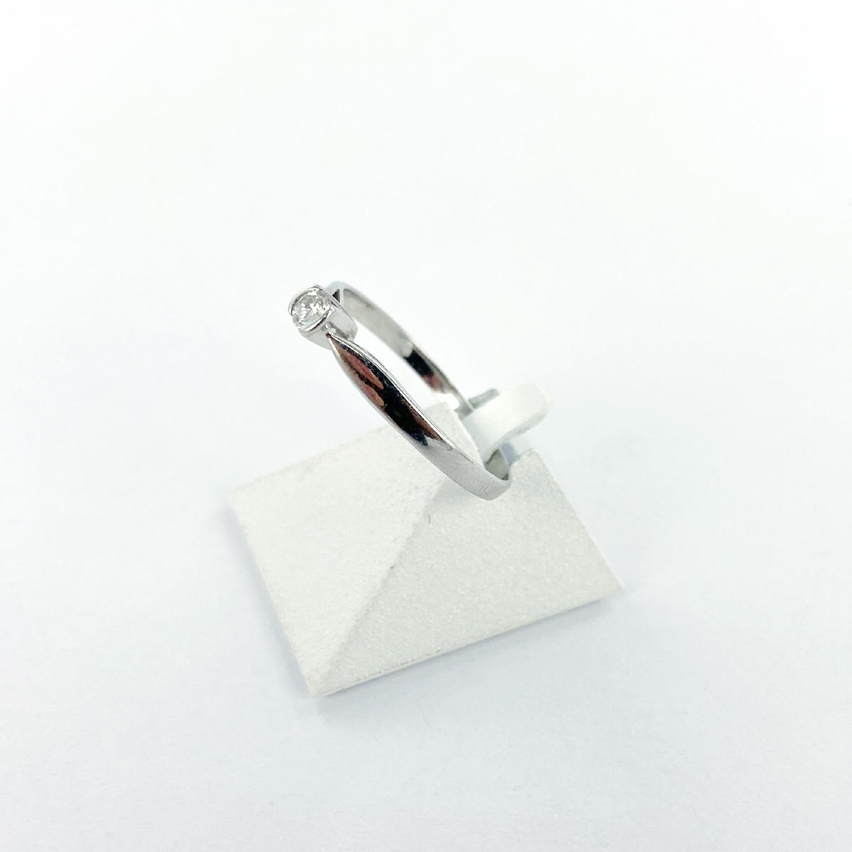 Solitaire d'occasion or 750 blanc diamant 0.15 carat.