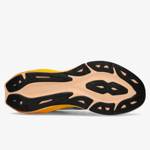 ASICS Novablast 3