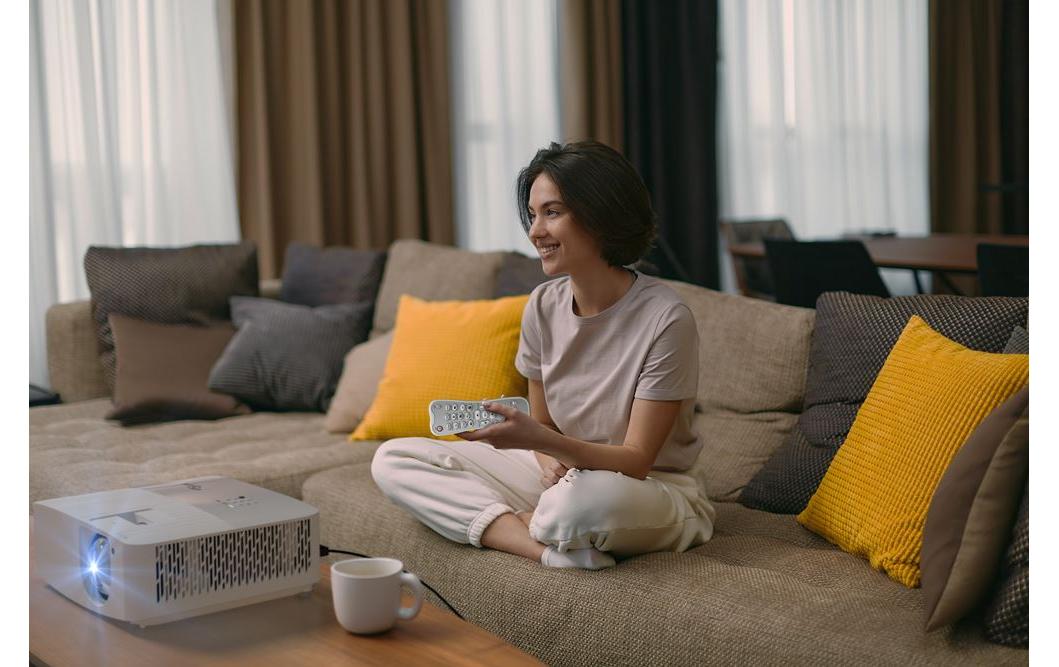 Kurzdistanzprojektor UHD35STx<br>4K UHD Gaming und Home Entertainment Kurzdistanz-Projektor