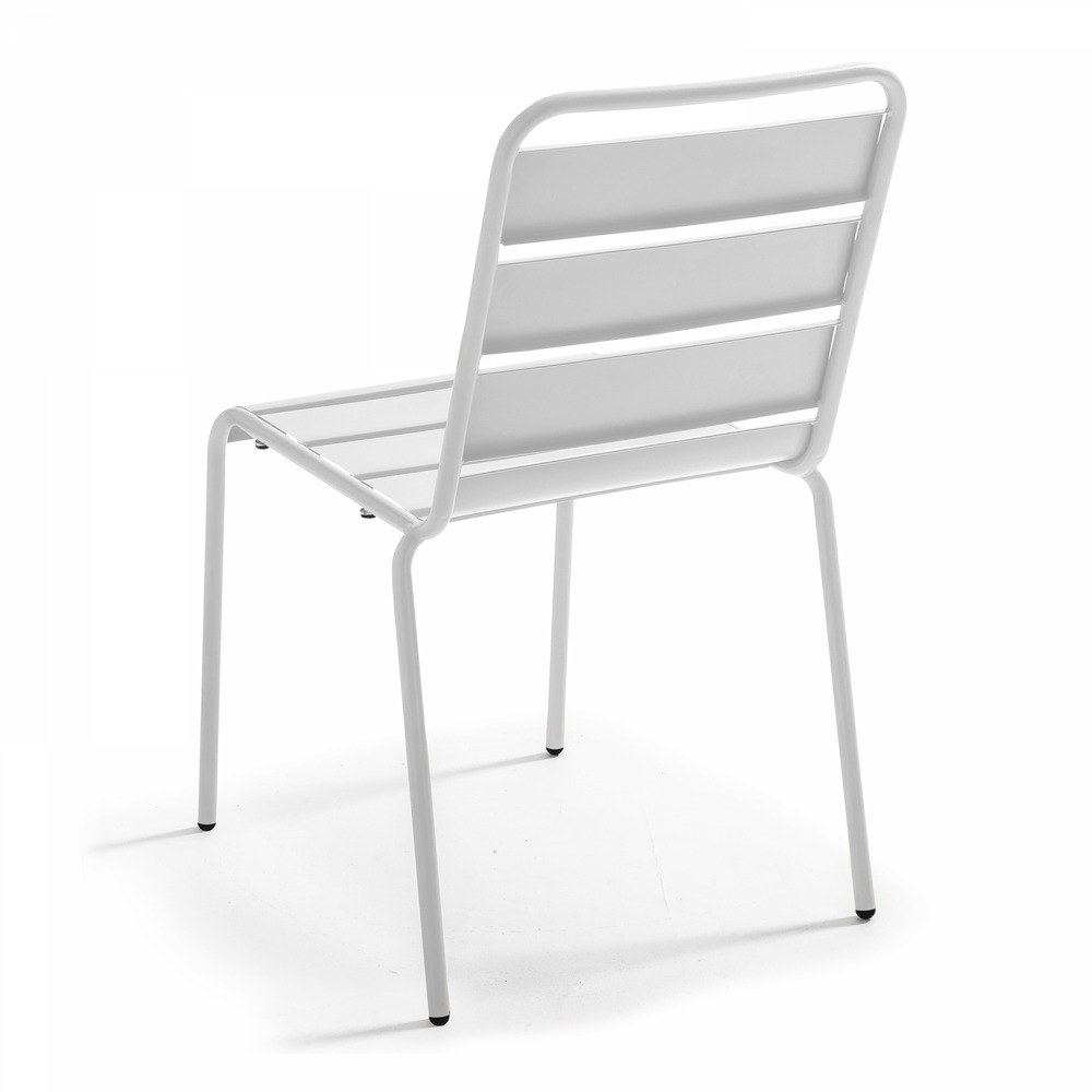 Chaise en métal blanche