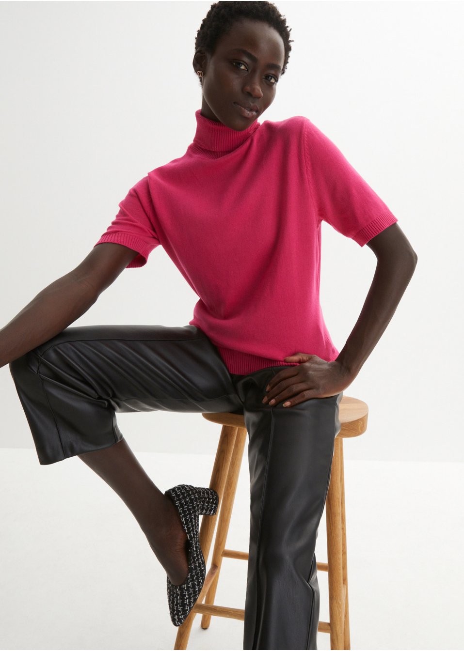 Pull col roulé, manches courtes