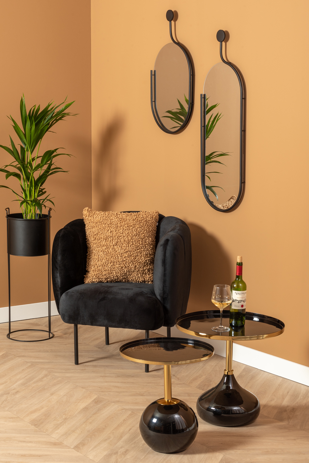 Side table Mila iron enamel black