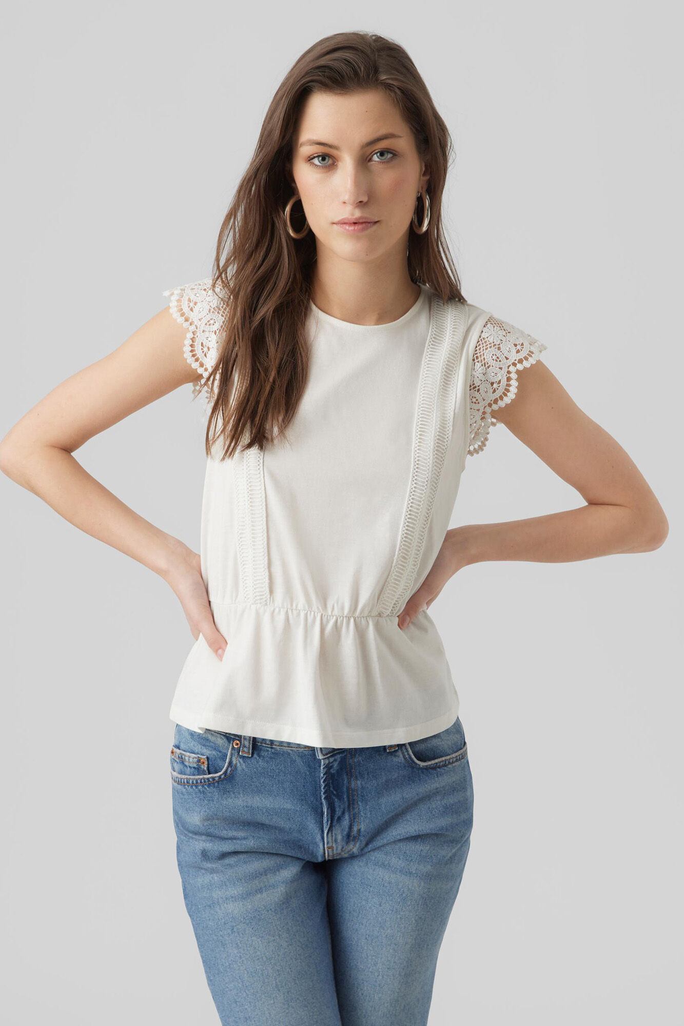 Blusa sem mangas com detalhes em renda - Branca