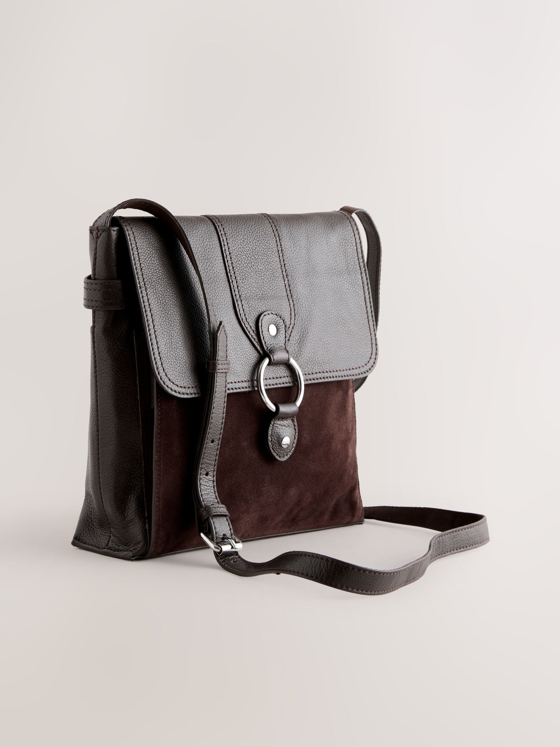 Chocoladebruin - Leren messenger-tas met vak