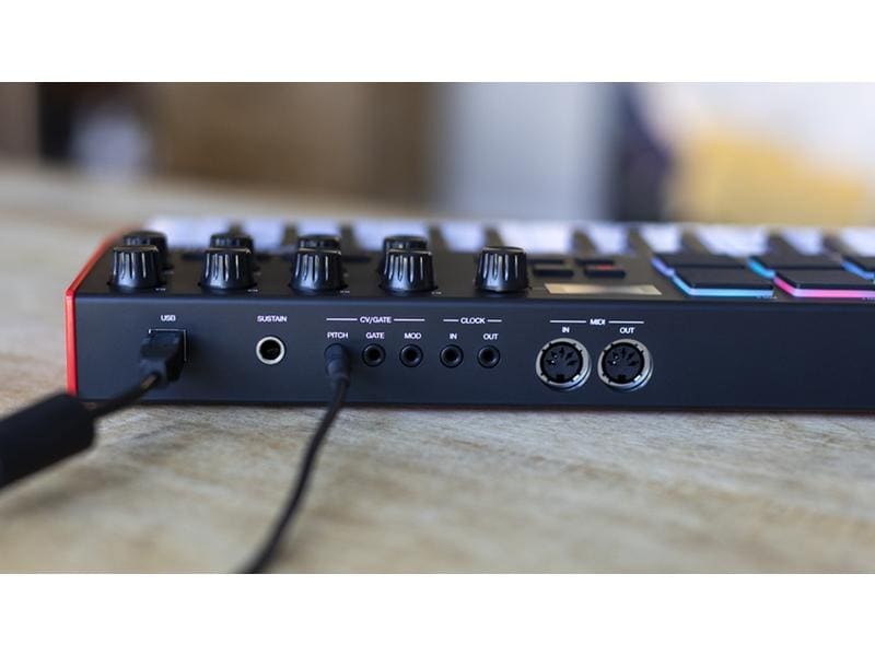 Akai Keyboard Controller MPK Mini Plus Controller für volle, kreative Kontrolle