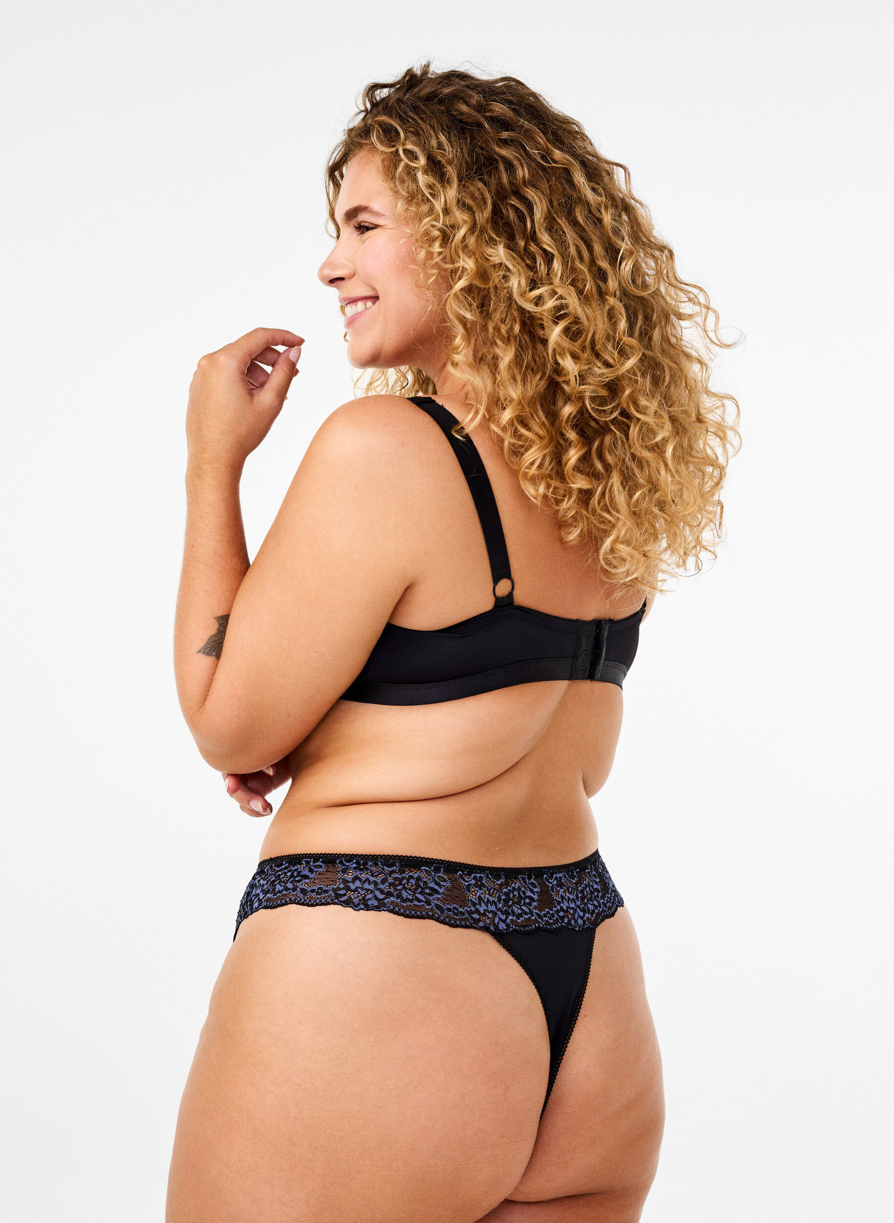 G-streng i microfiber med blonder