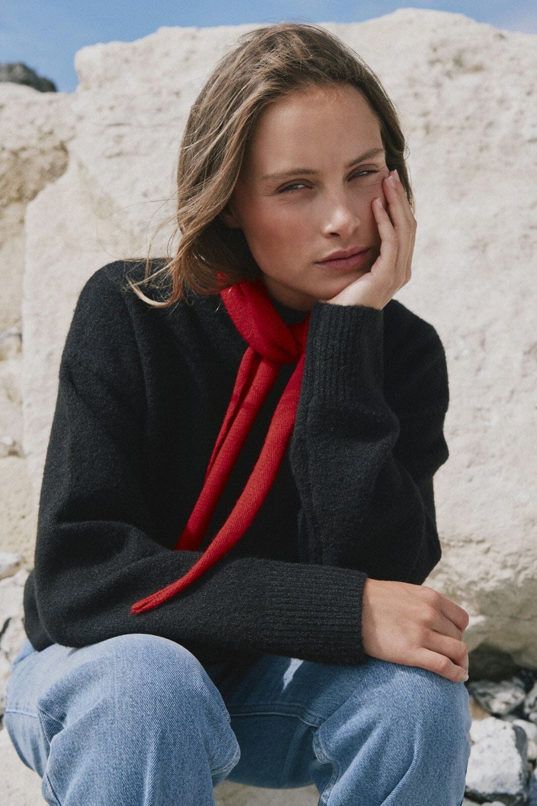 Neo Noir Misty Knit Scarf red