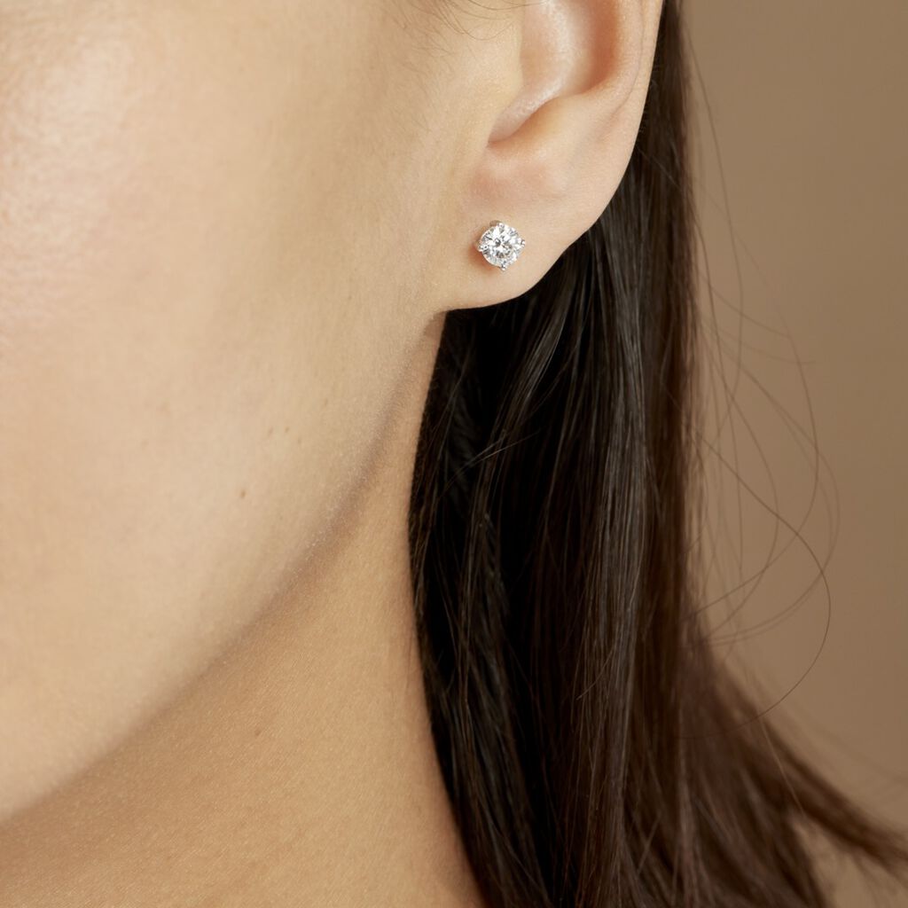Boucles D'oreilles Puces 4 Griffes Or Blanc Diamant Synthetique