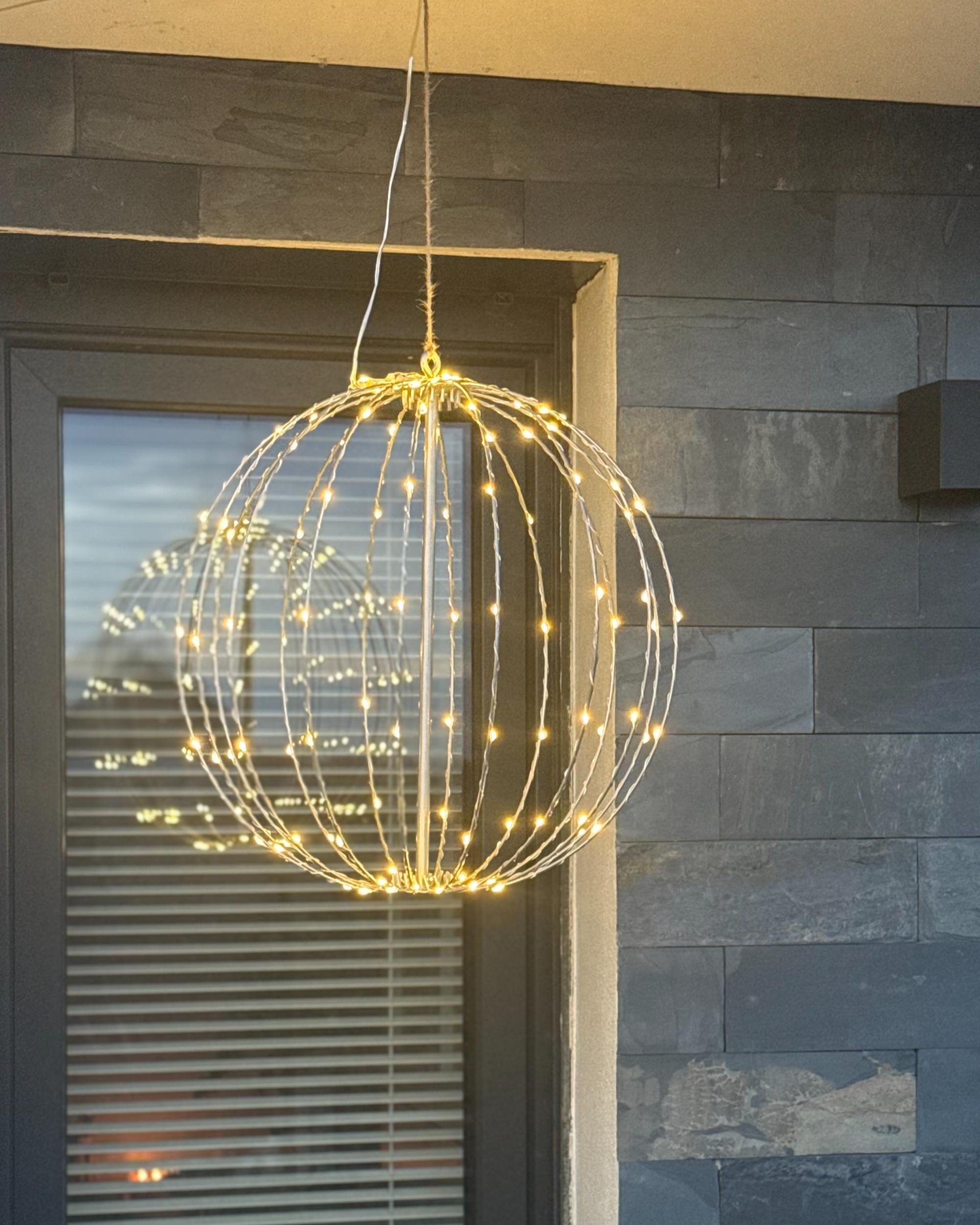 Hangende buitendecoratie LED HOSFOS Kerstbal 42 cm Zilver