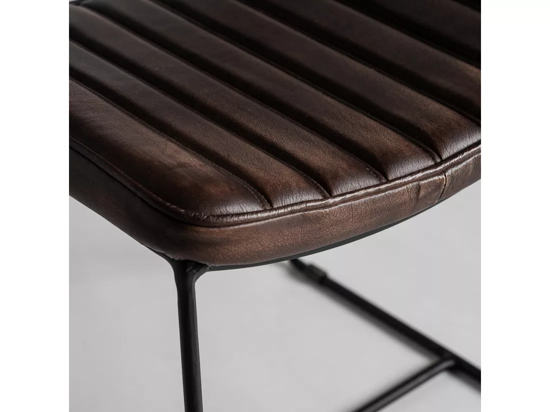 Chaise en peau marron en 50x53x80 cm