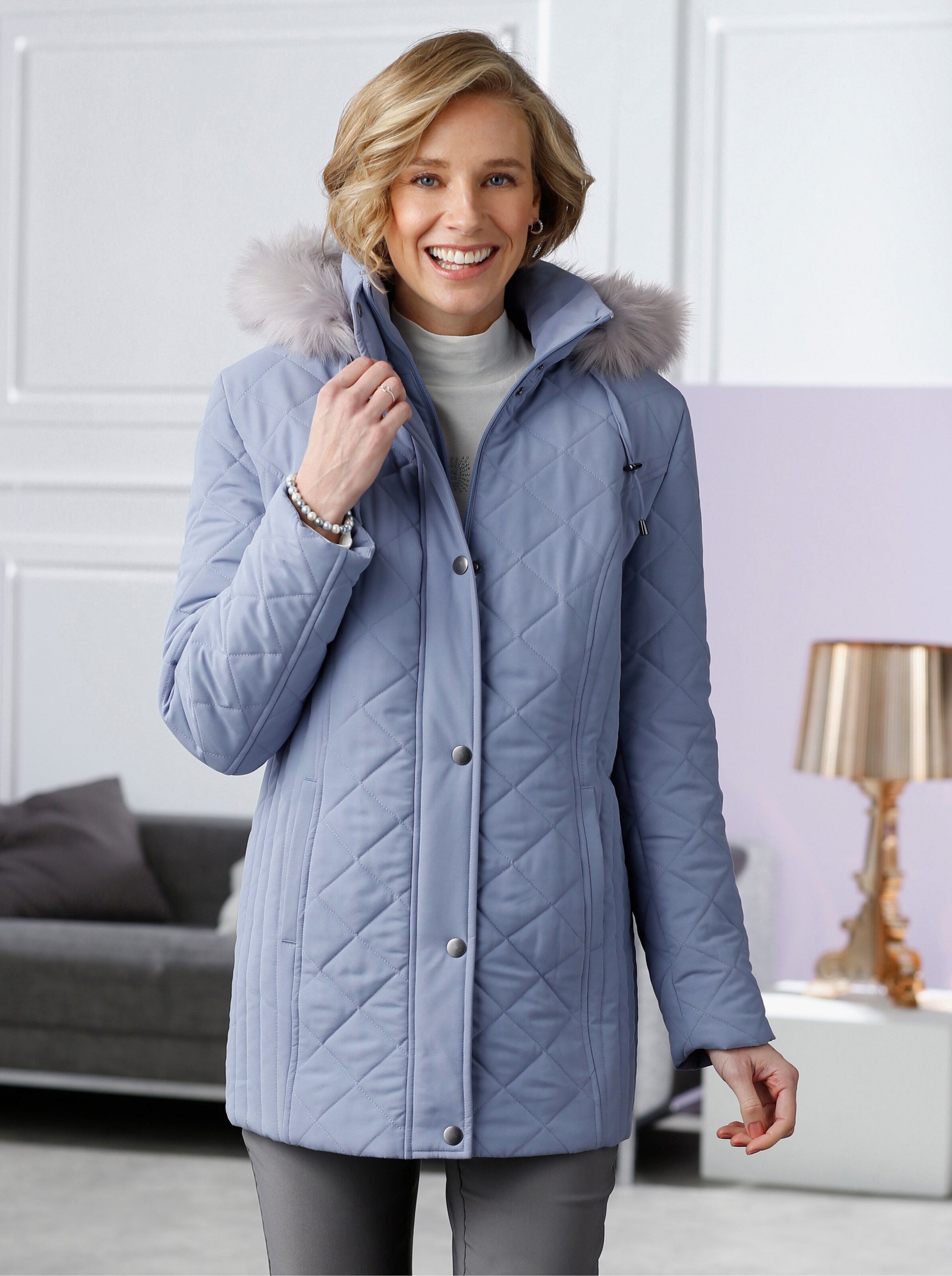 Steppjacke mit abnehmbarer Kapuze