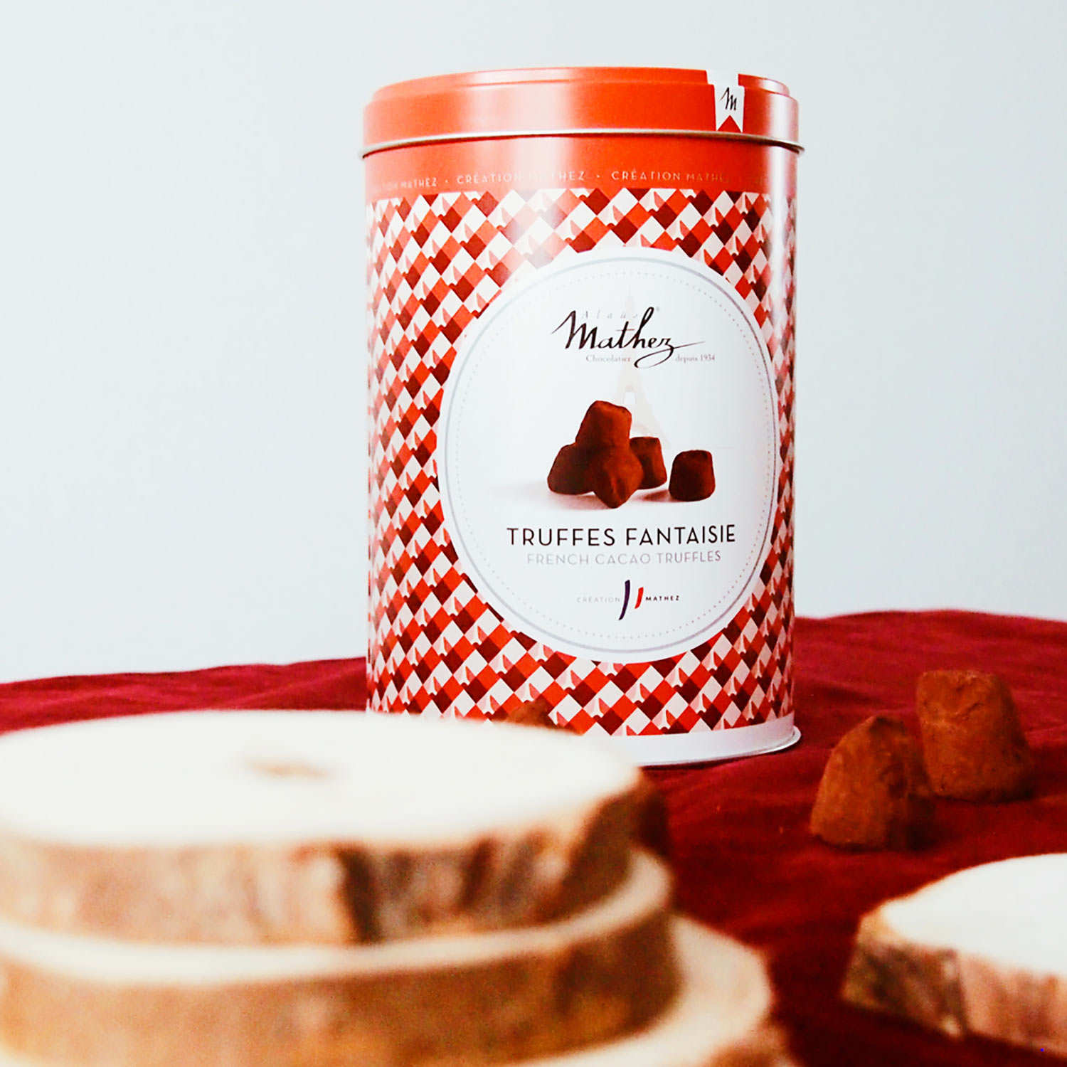 Truffe fantaisie aux éclats de caramel au beurre salé avec arôme naturel en boîte fer