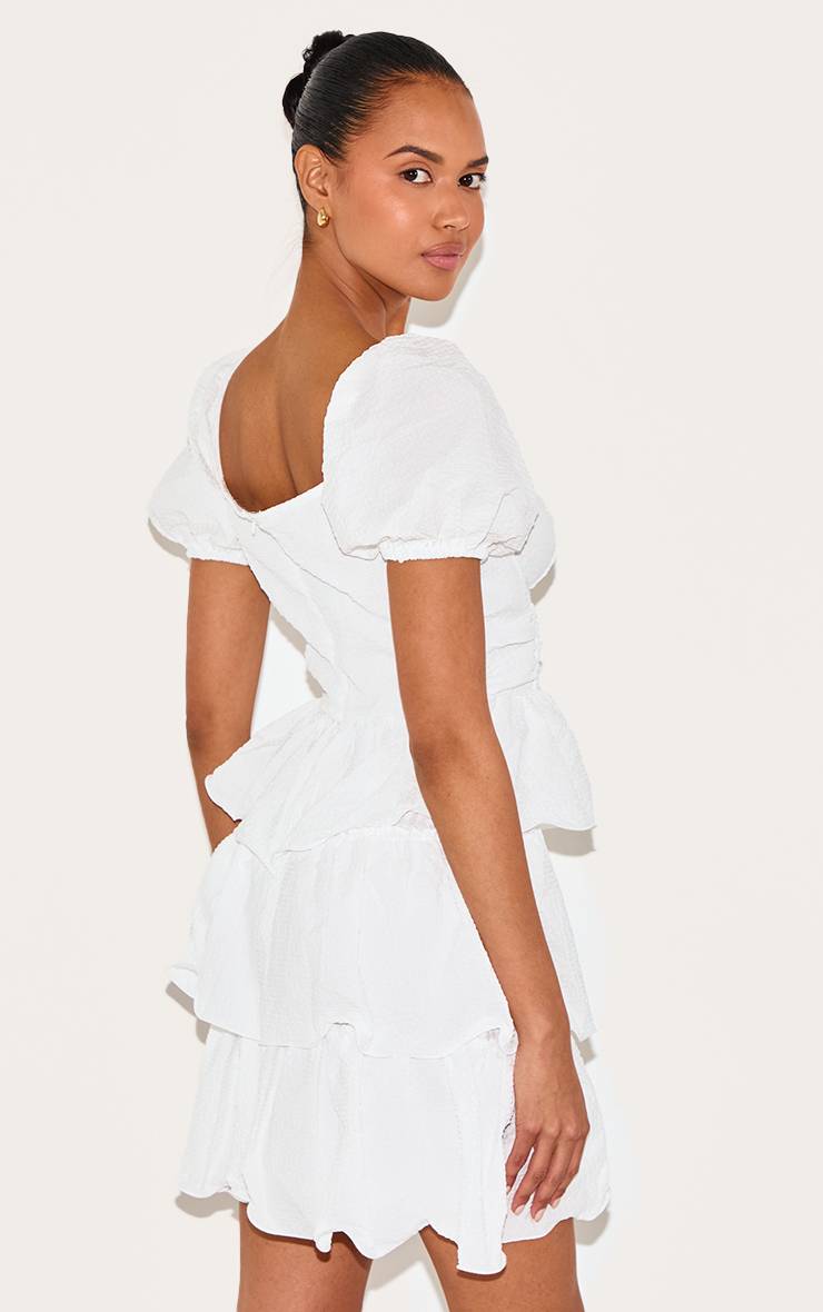 Blanc Robe Patineuse Étagée À Détail De Bonnets Et Tissu Gaufré