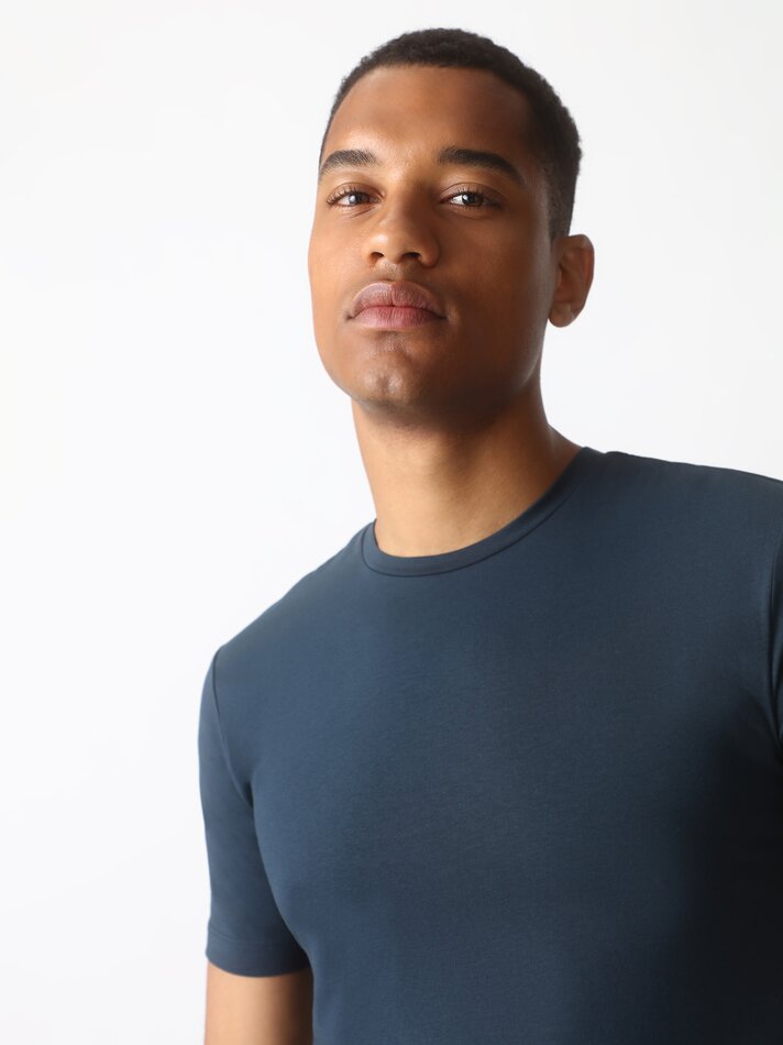 Camiseta básica slim fit - Azul-marinho