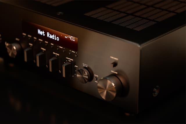 Yamaha RN600A 2.0 netværk stereo-receiver (sort)