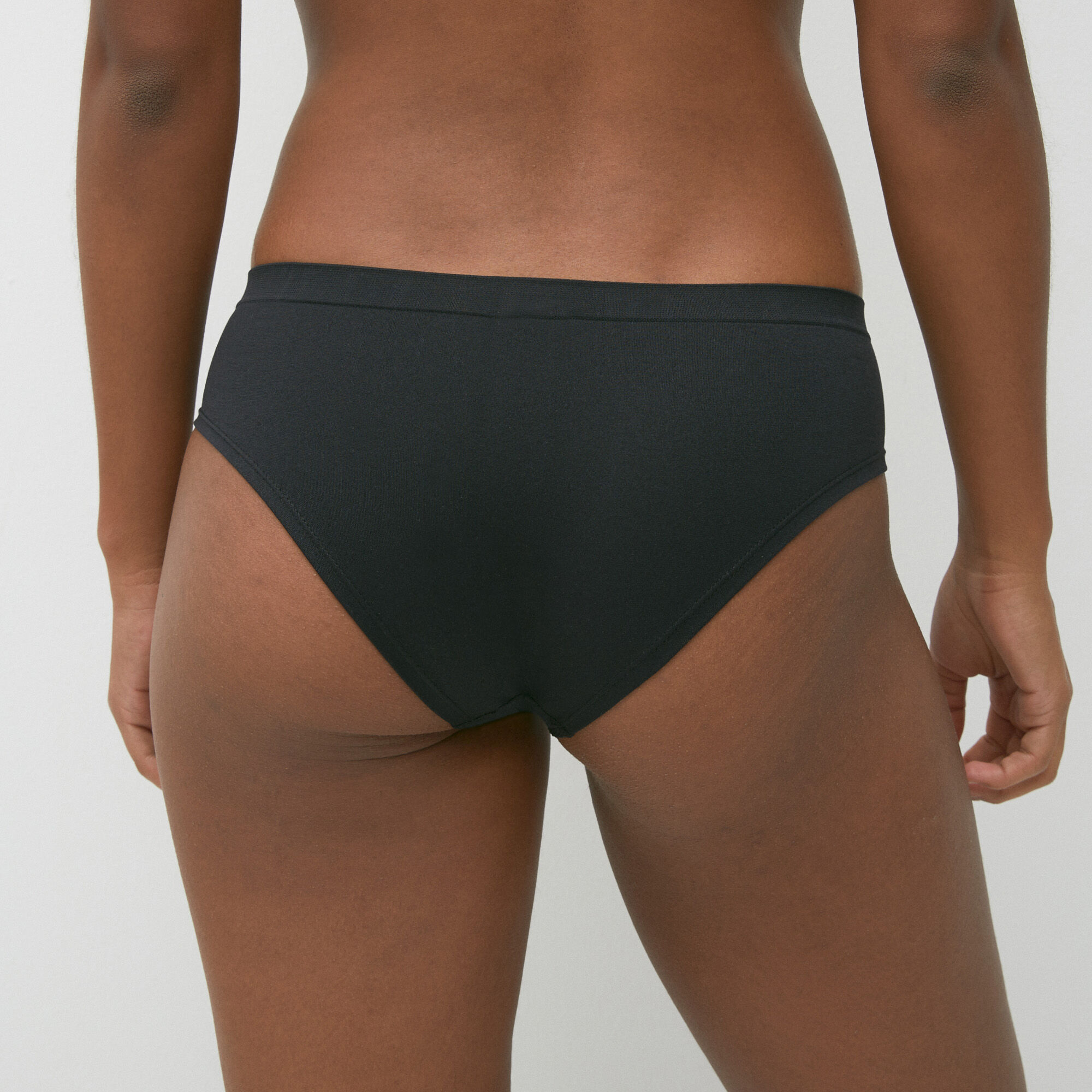 Shorty seamless