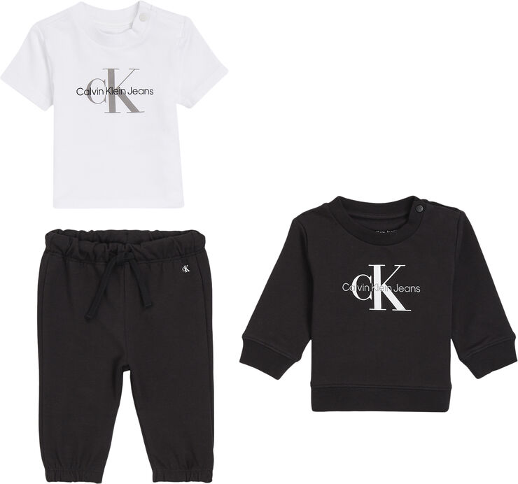 CK Kids Newborn Giftpack with monogram logo Beh