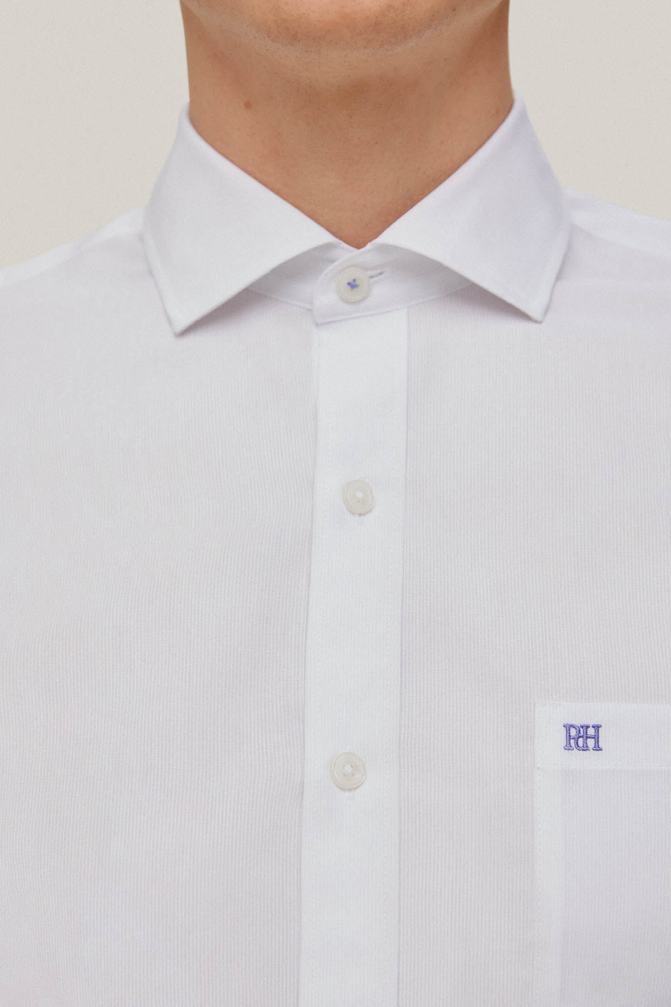 Camisa lisa que não precisa passar - Branca
