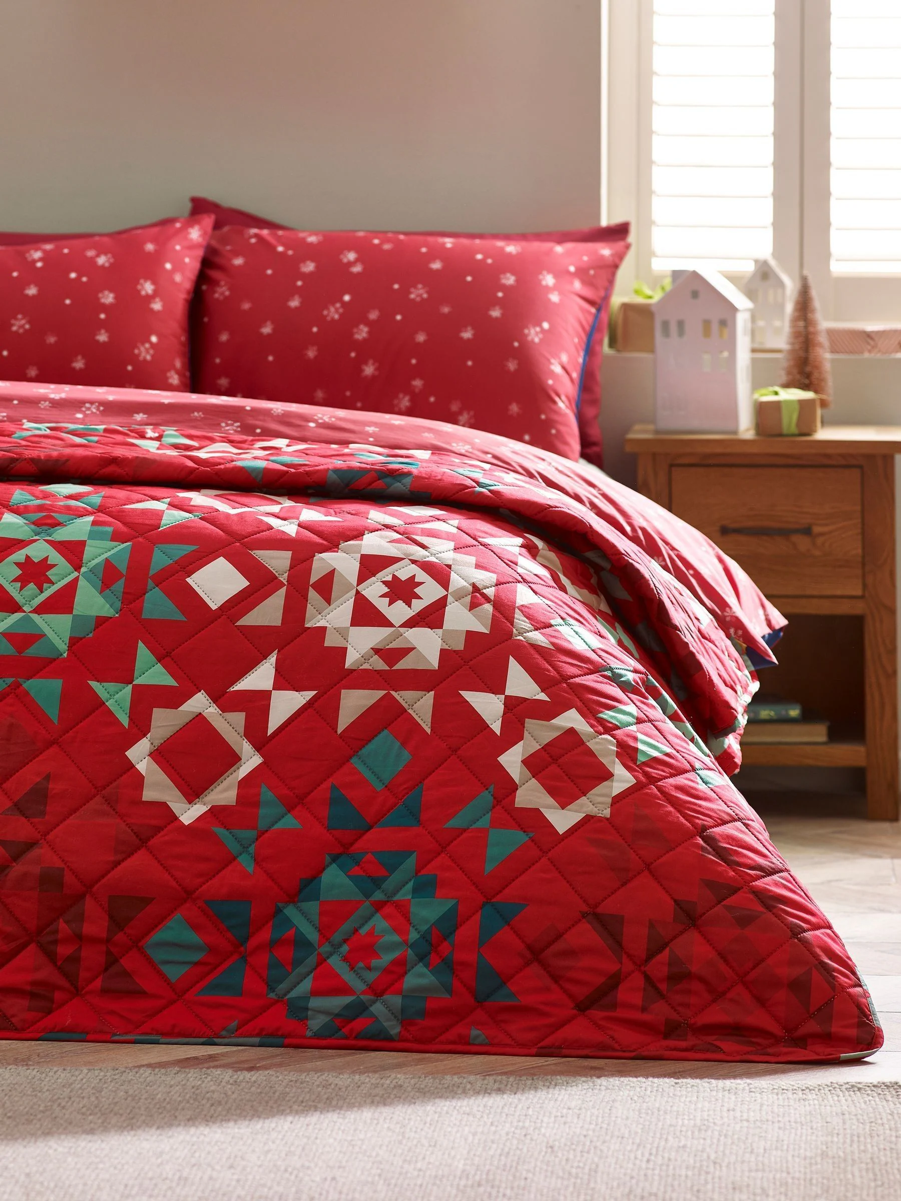Catherine Lansfield - Doorgestikte beddensprei met kerstpatchwork