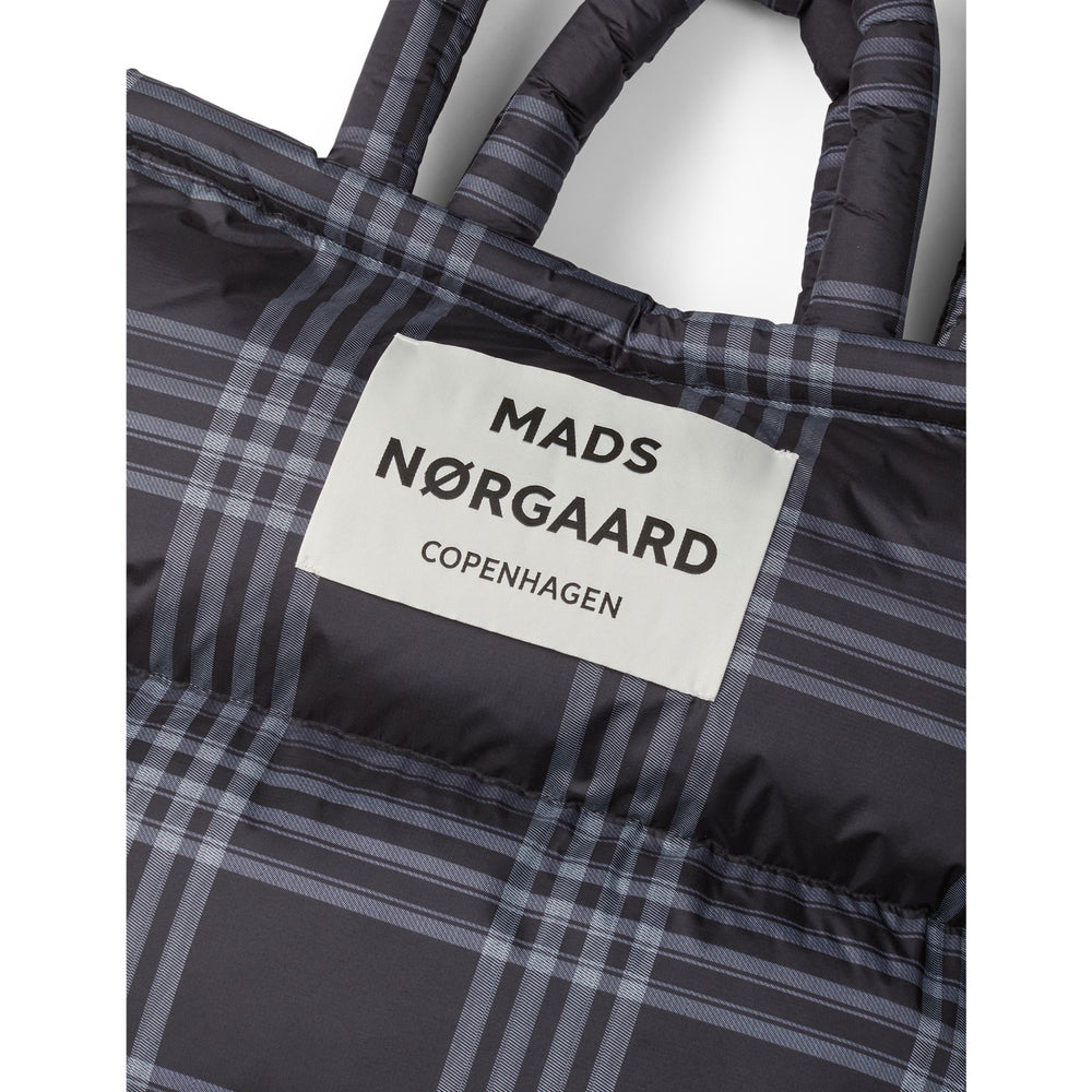 Køb Mads Nørgaard Black/Vanilla Ice Light Ripstop Pude Aop Taske
